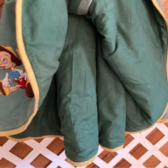 Vintage felt Disney character Christmas tree skirt - Picture 6 of 16